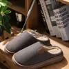 Chinelos de algodão masculinos, novo estilo outono/inverno 2026, antiderrapantes para interior, forrados com fleece para aquecimento, adequados para uso doméstico, tamanho extra grande