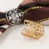Anillo ovalado de acero inoxidable con diseño de círculo mágico hueco, moda personalizada transfronteriza europea y americana, con apertura ajustable y hebilla para bufanda
