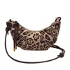 Este otoño e invierno, el bolso de estampado de leopardo de moda es imprescindible. Aquí está la nueva colección 2026: un bolso bandolera retro con acabado mate y un bolso de un solo hombro a la moda con un diseño en forma de cuerno