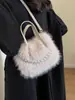 Bolsa de pelúcia portátil no atacado para mulheres 2024 nova moda bolsa de ombro fofa estilo western versátil bolsa de ombro de pelo