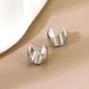 Pendientes cruzados europeos y americanos 2022 pendientes nuevos cobre moda Joker estilo frío pendientes de aro en stock venta al por mayor