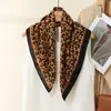 Bufanda de Seda Estilo Cochecito 2025 Nuevo Estilo Bufanda de Terciopelo Versátil Moda Retro Bufanda Cuadrada Suave de Algodón Lino