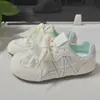 Zapatillas de entrenamiento alemanas de suela blanda para mujer, zapatillas blancas de malla transpirable, nuevo estilo primavera-verano 2026, zapatos casuales versátiles para combinar con pantalones de pierna ancha