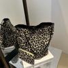 Nova bolsa de lona com estampa de leopardo de grande capacidade, bolsa de ombro pequena e competente, bolsa de compras estilo preguiçosa, bolsa de axila