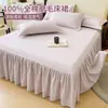 Falda de cama de una sola pieza de algodón cepillado estilo coreano, estilo simple, color sólido, universal para todas las estaciones, amigable con la piel, algodón puro, cubierta de cama antideslizante, juego de tres piezas