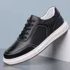 Zapatos casuales nuevos para hombre de la primavera 2026 para dropshipping en Douyin, zapatillas blancas transpirables para hombre, zapatos de skate, zapatos de cuero, zapatos para hombre