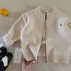 Suéter Infantil com Forro de Lã Estilo Coreano 2026 Inverno Meninos Marca Tendência Cardigan de Tricô Bebê Criança Pequena Jaqueta Grossa Quente Tendência