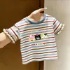 Camiseta Infantil de Algodão Puro com Listras e Estampa de Desenho Animado, Manga Curta, Estilosa e Versátil para o Verão, Estilo Coreano, Gola Redonda, Manga Curta, Camiseta Básica para Bebês