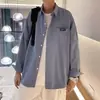 Camisa masculina de manga comprida em estilo de Hong Kong e japonês, versátil e moderna, fina para primavera e outono, estilo americano, cool e retrô, jaqueta casual de corte solto