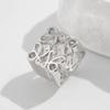Europa y Estados Unidos joyería transfronteriza viento frío flor pequeña de cinco pétalos anillo de aleación creativo anillos huecos cuadrados traje nuevos productos