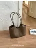 Bolso de cubo tejido de alta gama para mujer 2026 nuevo diseño elegante y moderno este año popular bolso de un solo hombro bolso para ir al trabajo