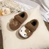 Sapatos de Algodão para Meninas com Forro de Pelúcia 2026 Inverno Novo Desenho Animado Gatinha KT Princesa Crianças Quente Bebê Sapatos de Algodão