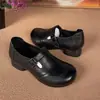 Sapatos femininos populares, couro macio, casual retrô, antiderrapante, novo modelo outono 2026, sapatos de couro resistentes ao desgaste, sola macia, sapatos confortáveis para mães