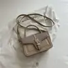Bolsa de mão de moda casual e versátil transfronteiriça, novo design 2026, estilo de nicho, adequada para o trajeto diário, bolsa de ombro, bolsa crossbody, bolsa quadrada pequena