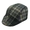 Nuevo otoño e invierno cálido gorro de visera adelantada boina retro clásico a cuadros gorro para hombre sombrero de mediana edad venta al por mayor