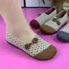 Sapatos de Tecido Primavera/Verão de Pequim Novo Estilo Confortáveis Respiráveis Antiderrapantes Planos Slip-on de Solado Macio Sapatos Individuais para Mães de Meia-idade e Idosas