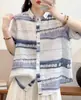 Estilo Novo de Verão Artístico Retrô Pequeno Floral Ramie Manga Média Design de Camisa, Top Casual Solto Elegante para Mulheres