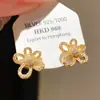 Pendientes de Botón Exquisitos de Flor Hueca con Circonita Estilo Coreano Simple Chapados en Oro Real de 18k para Mujer Joyería para Orejas de Lujo Ligero y Tacto de Gama Alta