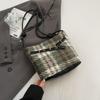 Bolsa de Mão Grande de Lona Xadrez para o Dia a Dia Feminina 2024 Nova Outono e Inverno Estilista Casual Bolsa de Ombro Estilo Balde