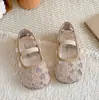 Sandalias de Malla con Flores para Niñas 2026 Nuevo Estilo de Verano para Niños Pequeños, Medianos y Grandes Color Sólido Malla Transparente Zapatos de Princesa Zapatos de Actuación
