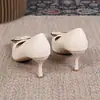 Zapatos de mujer de alta gama estilo francés de nicho transfronterizos de comercio exterior, modelo nuevo con tacones finos, punta fina para el trabajo, hebilla cuadrada, tacones altos elegantes