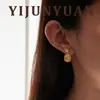 Moda Europea y Americana Exquisitos Pendientes Cuadrados Brillantes de Azúcar Triturado Tipo Cubo de Hielo Lujo Ligero Gama Alta Versátiles Pendientes de Otoño e Invierno para Mujer