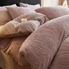Estilo Luxo Leve Conjunto de Cama de Leite Esculpido de Quatro Peças Outono e Inverno Adicionado Lã Toque de Luxo Conjunto de Cama de Três Peças Capa de Edredom Lençol