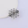 Hebilla de Toalla de Seda Bohemia Vintage Hueca Plata Floral Decorativa Broche para Ropa Pin Trasero Hebilla de Fijación para Bufanda de Seda