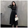 Vestido Preto Elegante Estilo Hepburn Francês com Mangas de Lã Costuradas, Decote Halter, Outono e Inverno, Vestido de Alta Classe para Pequeno Homem