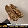 Zapatos Mary Jane delicados y elegantes para mujer, nueva colección primavera/otoño 2026, con un diseño de inspiración francesa, estampado de leopardo y suelas antideslizantes, perfectos para ropa de noche