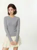 Coleção Outono 2026: Blusa Feminina de Manga Longa com Gola Redonda, Estilo Francês, Corte Slim, Perfeita para Usar em Camadas com uma Camiseta de Corte Regular