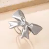 Nuevo anillo de acero inoxidable transfronterizo, moderno y único anillo de mariposa prensado en aceite para mujer, anillo de diseño geométrico que no se decolora