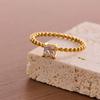 Anillo europeo y americano de moda de lujo ligero con diamantes completos para mujer, temperamento elegante, personalidad, anillo de titanio, accesorios comodín para el día a día, venta al por mayor