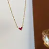 Collar de Zirconia en Forma de Corazón Rojo Rosa para Mujer 2026 Nuevo Estilo Dulce Nicho Cadena de Cuello de Alta Gama Que Realza el Cutis y Es Extremadamente Fina Cadena para la Clavícula