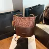 Bolsa Transversal Feminina Estilo Western Suede Estampa de Leopardo 2024 Inverno Retro Casual Bolsa de Passeio Mais Fácil de Combinar Bolsa de Ombro para o Trabalho