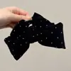 Exquisita pinza de tiburón que hace que el cabello luzca más voluminoso, pinza de pelo a cuadros versátil de lujo ligero para mujer, elegante pinza de garra triangular estilo coreano, pinza de pelo retro