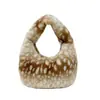 Bolso de axila para mujer con estampado de ciervo moteado para otoño e invierno, estilo retro, bolsa tipo almohada suave y afelpada, bolsa de gran capacidad tipo tote para el trabajo