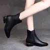 [Novo Produto Mais Vendido] Botas de Couro Novas de Inverno 2025, Couro Macio, Salto Baixo, Bico Fino, Botas Curtas com Salto Grosso e Forro de Lã para Mulheres