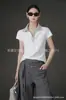 Camiseta de Manga Corta con Cuello Polo Estilo Francés, Solapa en V, Hombro Derecho, Sencilla, Corte Ajustado, Top Corto 2025, Primavera y Verano