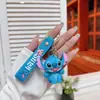 Nuevo Llavero de Dibujos Animados Stitch Lindo Colgante para Mochila Escolar de Estudiante Muñeco Llavero Joyería Pequeña Venta al por Mayor