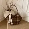 Bolsa de Ombro Transfronteiriça para Mulheres, Tendência Outono e Inverno 2025 Nova Moda Bolsa de Ombro Xadrez, Bolsa Tote de Grande Capacidade