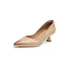 Sapatos de Salto Alto Elegantes, Estilo Wasteland Retrô, Couro Lavado Desgastado, Corte Lateral, Bico Fino Francês, Salto Baixo de 5cm