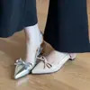 Sandalias de Tacón Alto Grueso con Punta Fina y Lazo Estilo Coreano Modelo Nuevo 2026 Zapatos de Boca Baja para Mujer con Correa Única y Diseño de Punta Cerrada