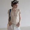 Camiseta retro de manga corta con cuello en V estilo francés para mujer, top de punto fino y transpirable de verano con diseño único de nicho