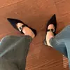 Sapatos Femininos de Salto Baixo Retro Bico Fino Estampa de Leopardo Outono 2026 Estilo Francês Solado Macio Confortáveis Versáteis para o Dia a Dia