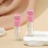 Novo tubo de gloss com tubo longo redondo em formato de coração e fivela para pendurar, ferramenta dispensadora de tubo de lip glaze, material de embalagem cosmética, tubo de gloss vazio