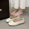 Mocasines planos de mujer plateados retro, de punta cuadrada poco profunda, versátiles para el verano, nuevo modelo 2025 con lazo, estilo delicado