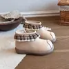 Botas Curtas de Inverno Quentes com Pelúcia para Meninas Estilo Princesa 2026 Sapatos Caminhantes de Solado Macio para Bebês Botas Martin para Crianças Pequenas