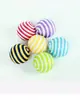Brinquedo de nylon em formato de bola para gatos, que emite som para aliviar o tédio. Colorido, divertido, listrado, resistente a arranhões e mordidas. Brinquedo interativo para gatos.