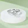 Anel de Prata Esterlina S925 com Diamante Mosan de 1 Quilate Cor D Cruzado Leve Luxo Microincrustado Braço de Torque Anel de Moissanita Neve para Mulheres